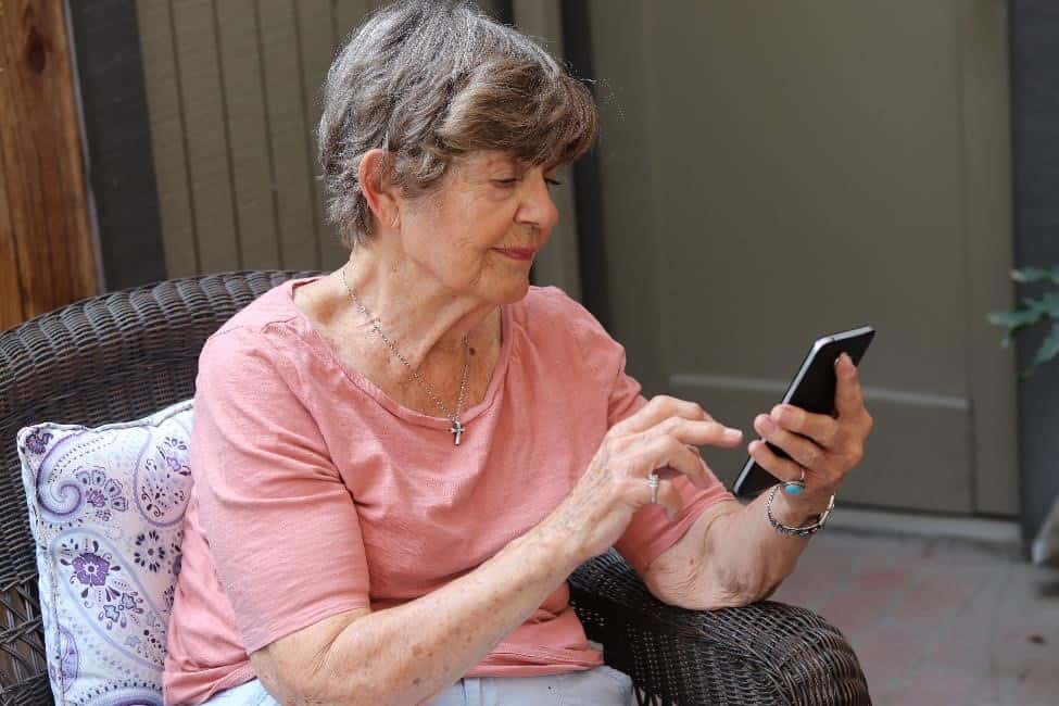 Our editor's grandma using the senior-friendly Jitterbug Smart4 Our editor's grandma using the senior-friendly Jitterbug Smart4